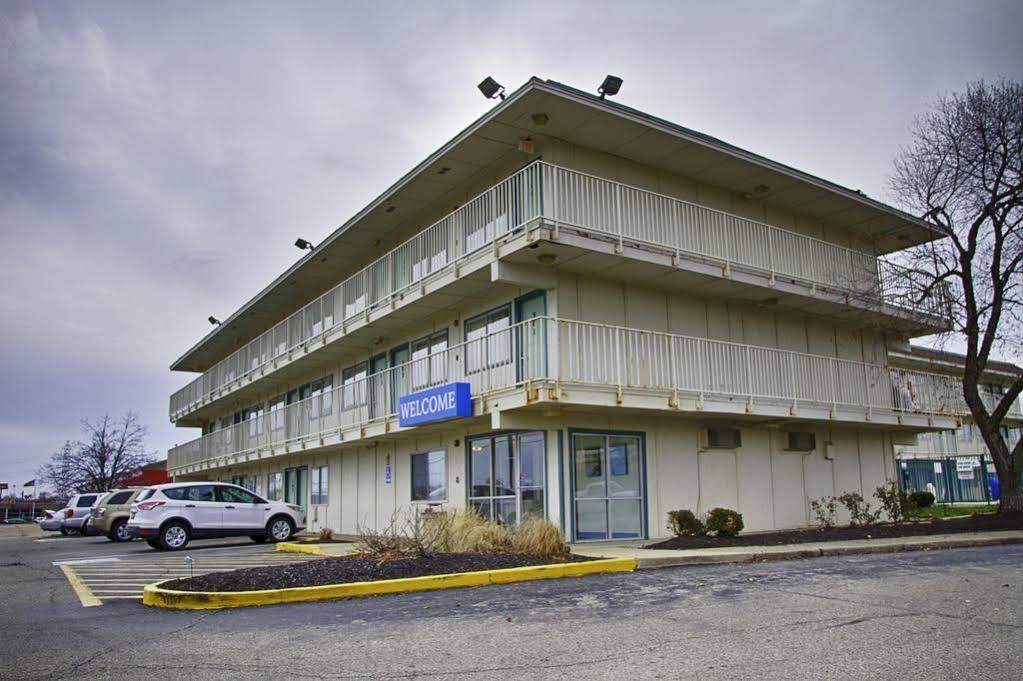 Super 8 By Wyndham Florence Bagian luar foto
