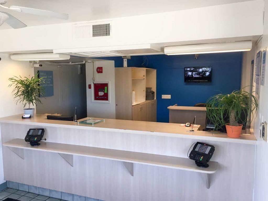 Super 8 By Wyndham Florence Bagian luar foto