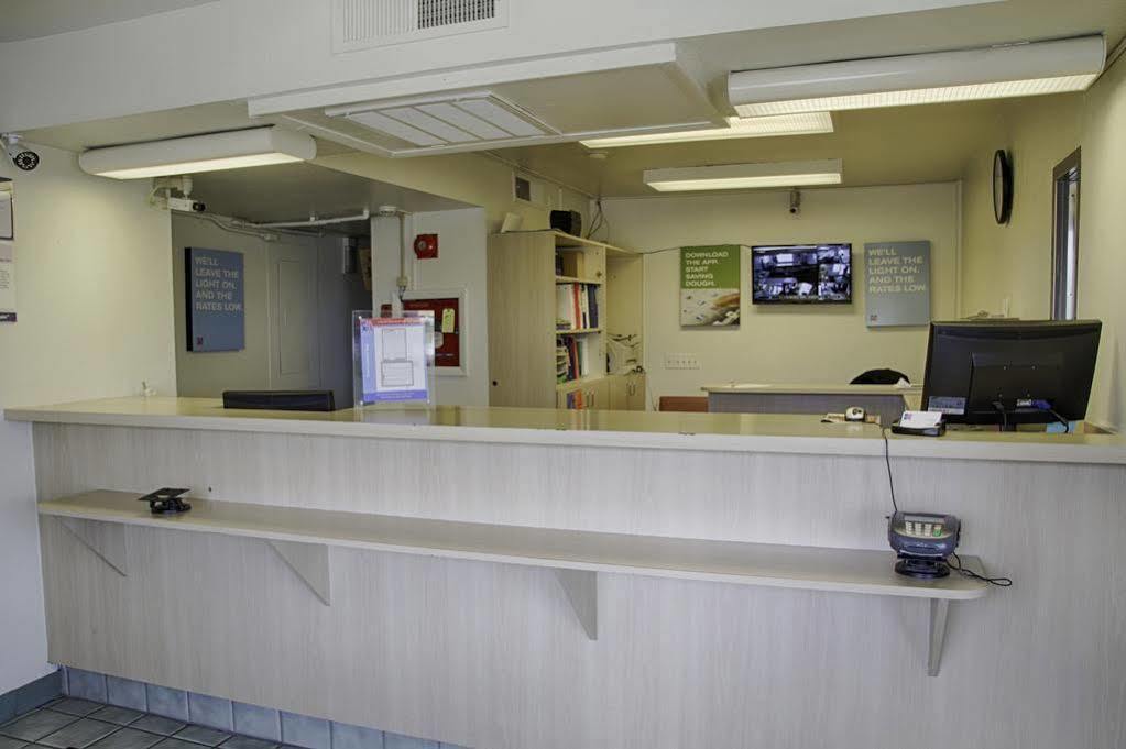 Super 8 By Wyndham Florence Bagian luar foto