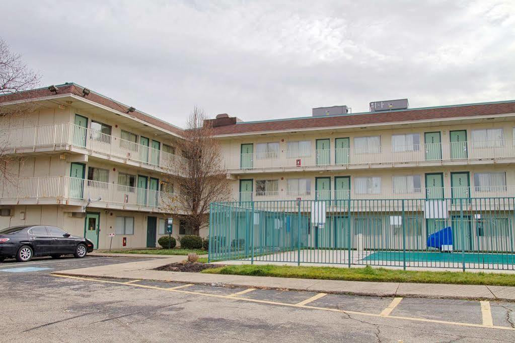 Super 8 By Wyndham Florence Bagian luar foto