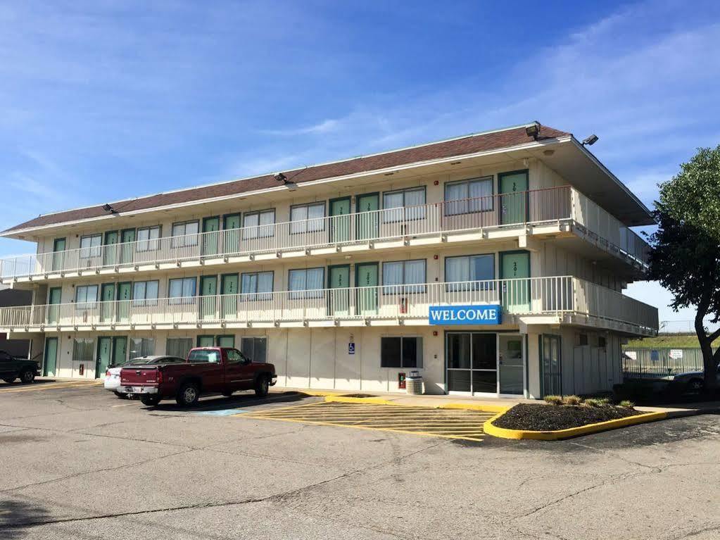 Super 8 By Wyndham Florence Bagian luar foto