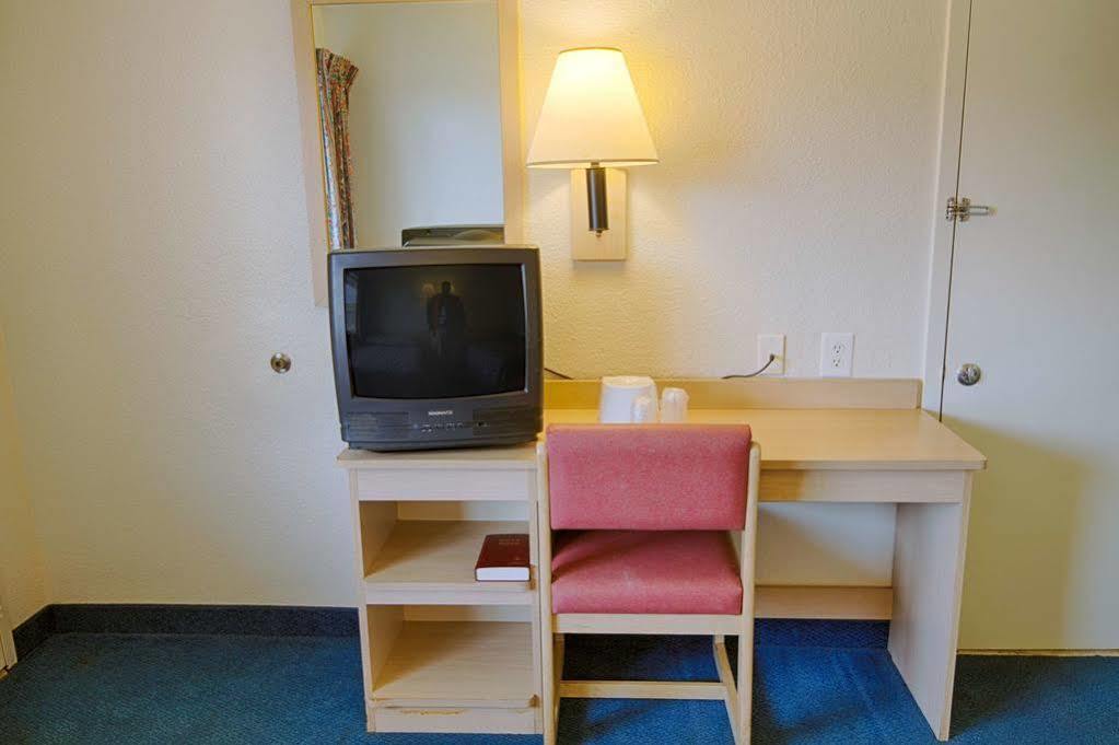 Super 8 By Wyndham Florence Bagian luar foto