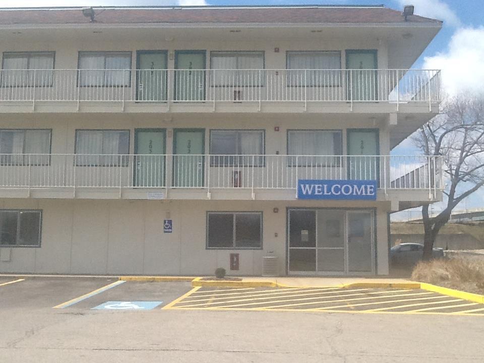 Super 8 By Wyndham Florence Bagian luar foto