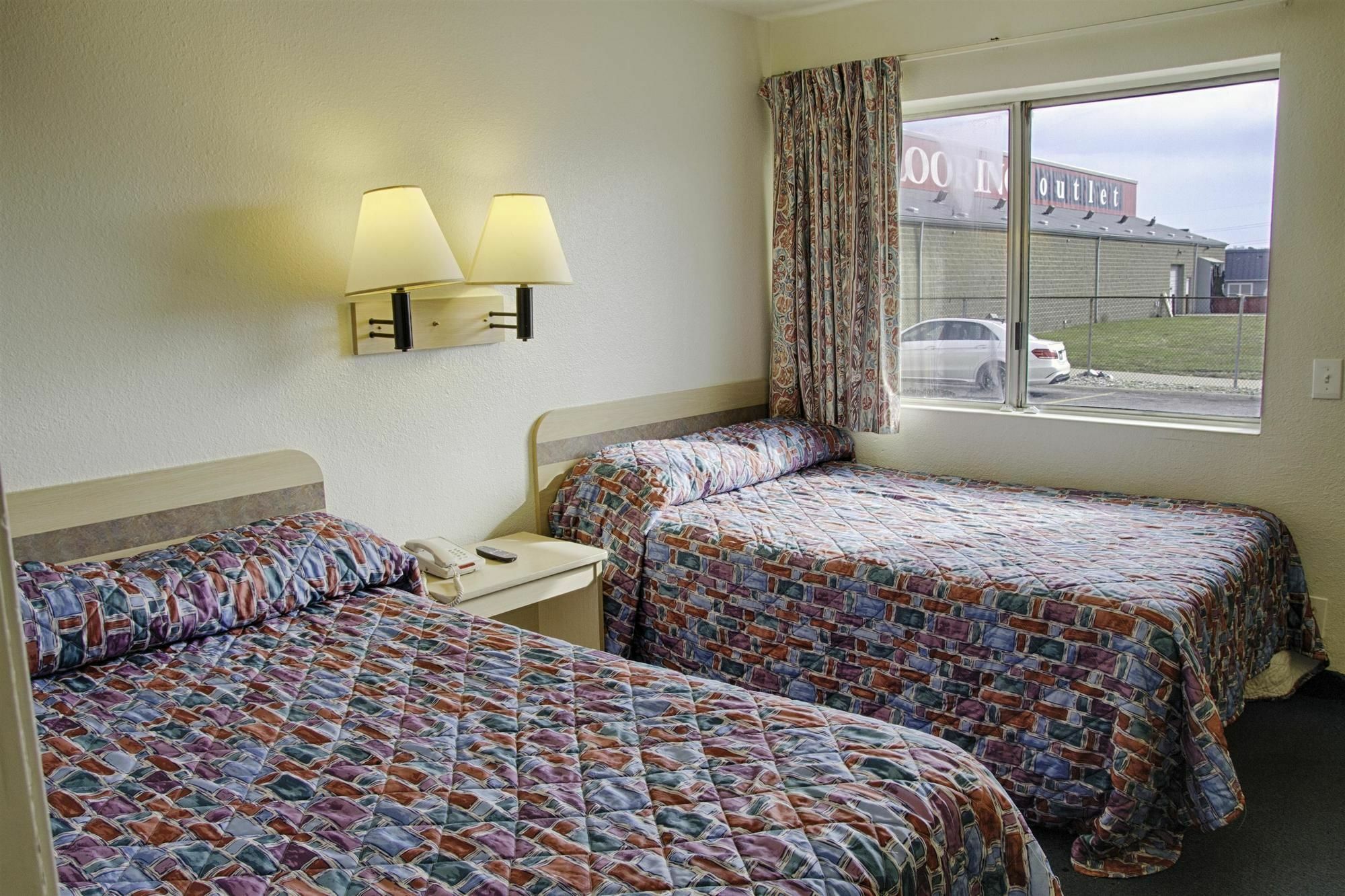 Super 8 By Wyndham Florence Bagian luar foto