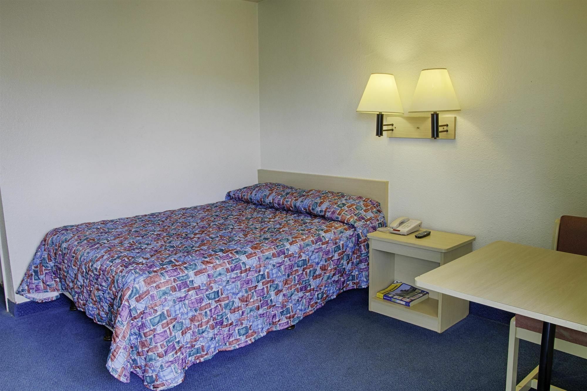 Super 8 By Wyndham Florence Bagian luar foto