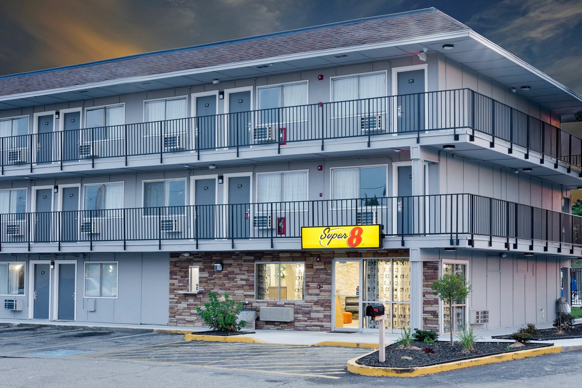 Super 8 By Wyndham Florence Bagian luar foto