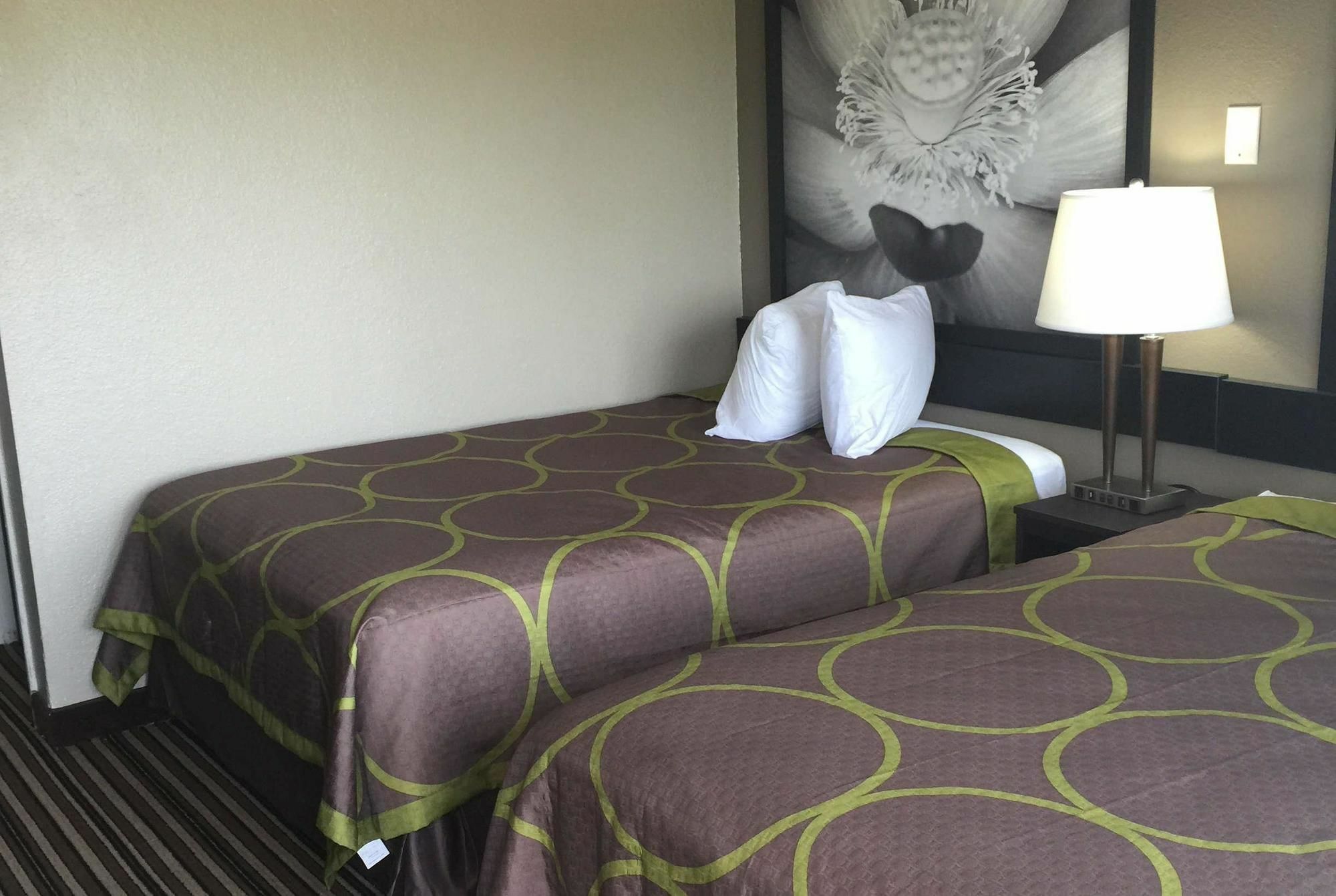 Super 8 By Wyndham Florence Bagian luar foto