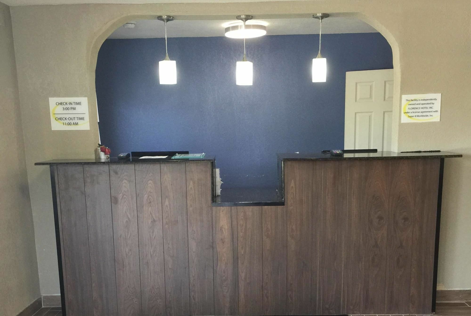 Super 8 By Wyndham Florence Bagian luar foto